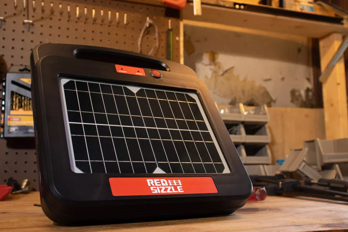 Red Sizzle | 1S .25J Solar Fence Energizer